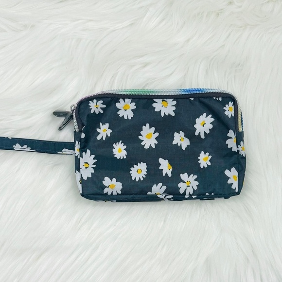 Daisy Makeup Cosmetic Wristlet - Picture 5 of 5